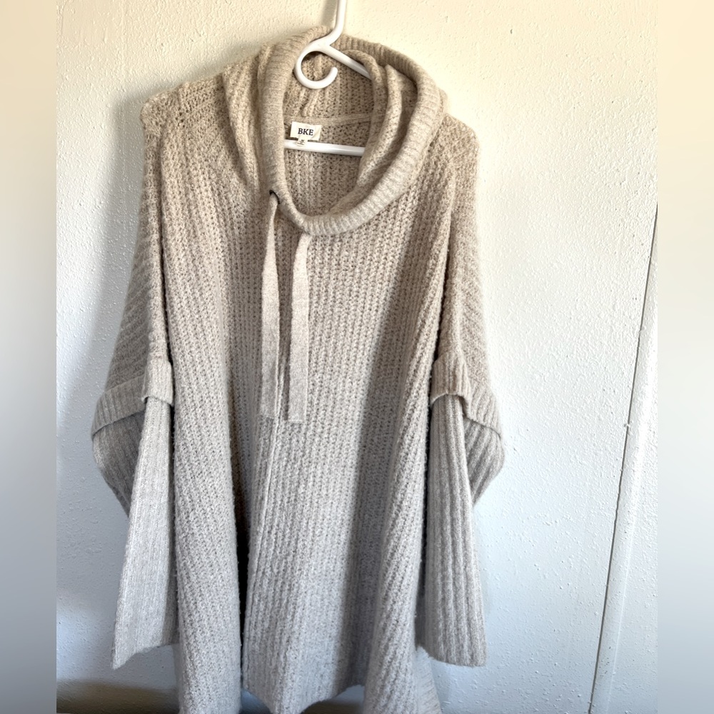 BKE poncho sweater oversized Medium creamy tan